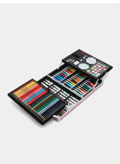 Rasm chizish uchun to'plam. To'plamda 145 dona mahsulot mavjud.