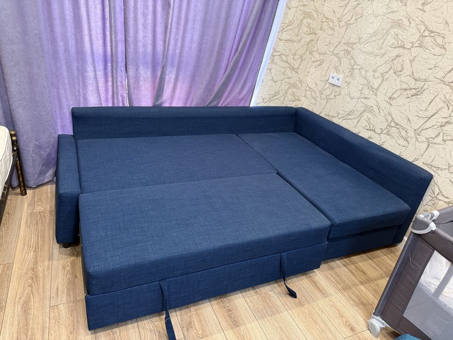 Продам диван синий