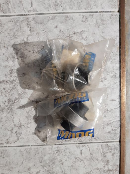 Тампони задни на предните носачи  на фият стило.