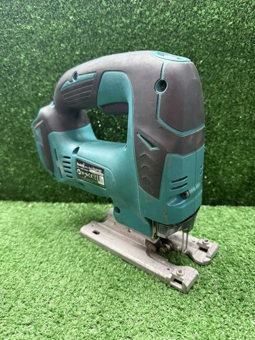 Безчетково зеге на Makita DJV182 с регулаж на оборотите