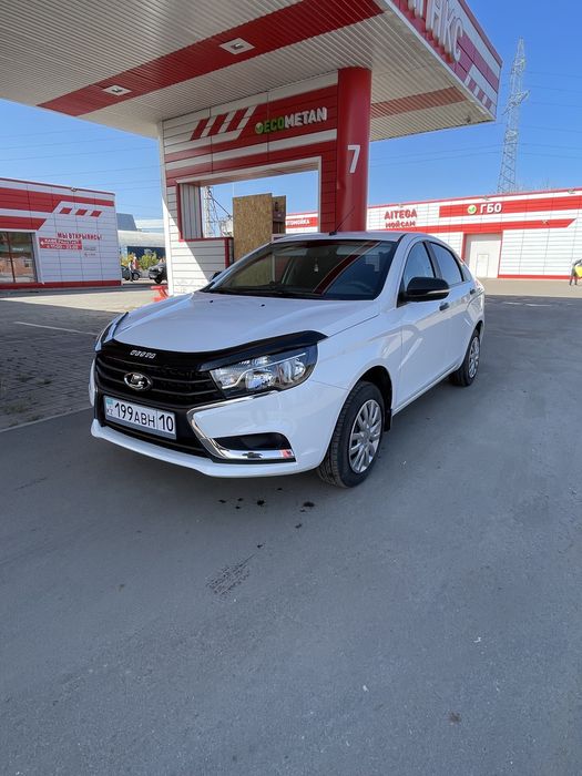 Лада Веста 2021 года.