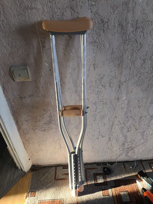 Продам новые костыли