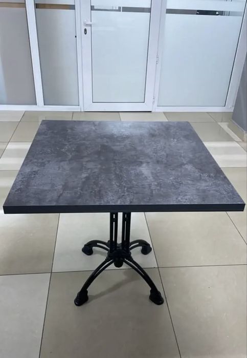 Стол с чугунными ножками