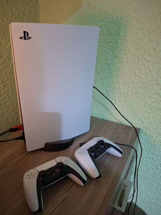 Playstation 5 + два контролера