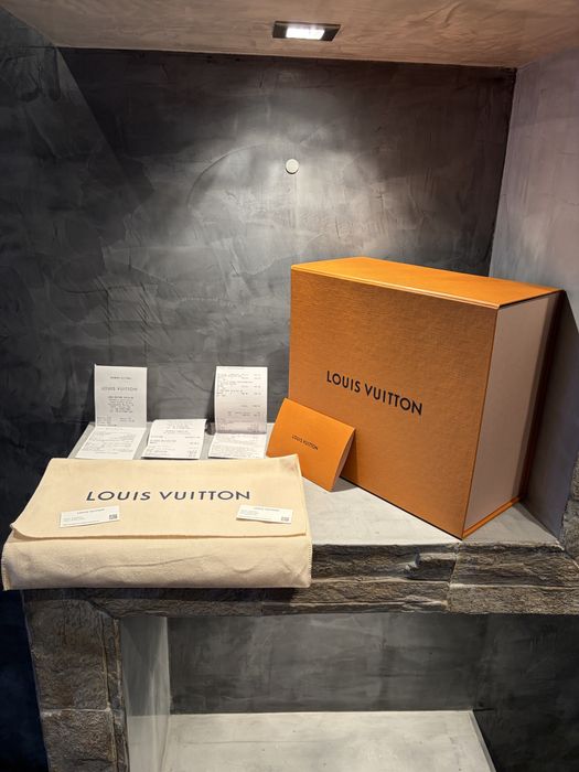 100% ОРИГИНАЛЕН Louis Vuitton Clutch Voyage MM + бележки и кутия