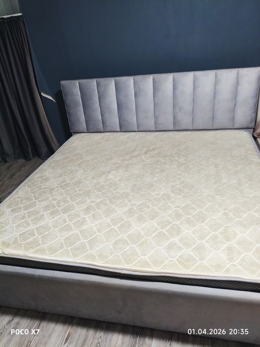 Двуспальная кровать