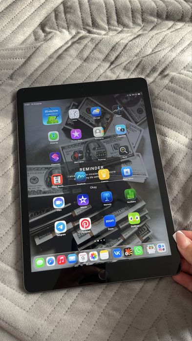 Продаю IPad 9 поколения
