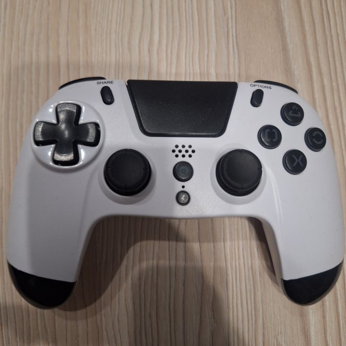 Controllerul Gioteck VX4 Wireless Controller PS4