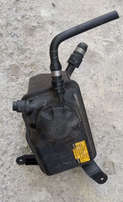 БМВ е60. Расширительный бачок. Оригинал. В отличном состоянии.