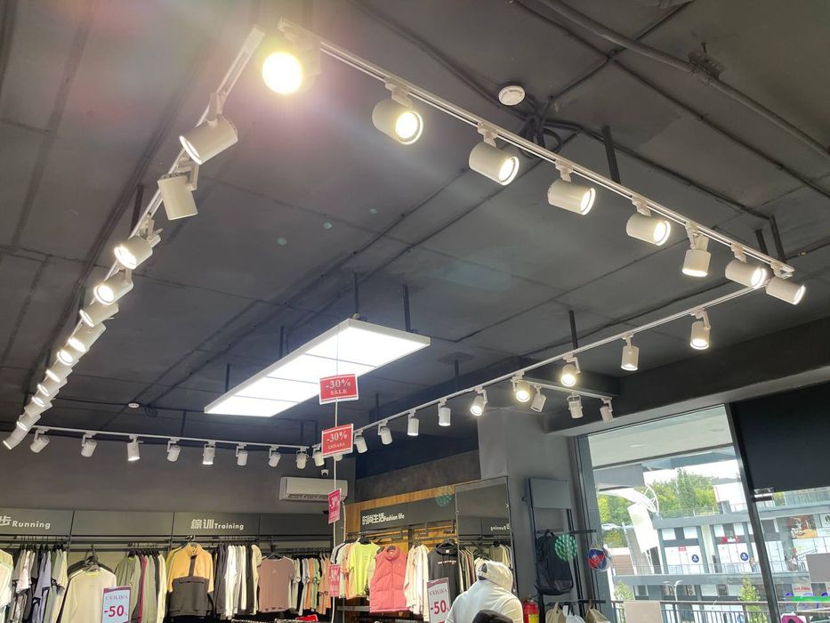 Продам фирменное оборудование PEAK для бутика 60-80 кв