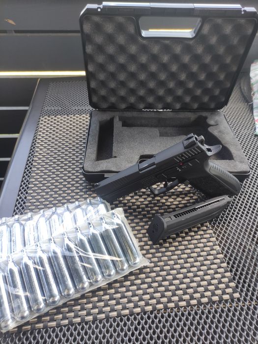 Pistol airsoft CZ P-09 – funcționează pe gaz & CO2 + 50 capsule Umarex