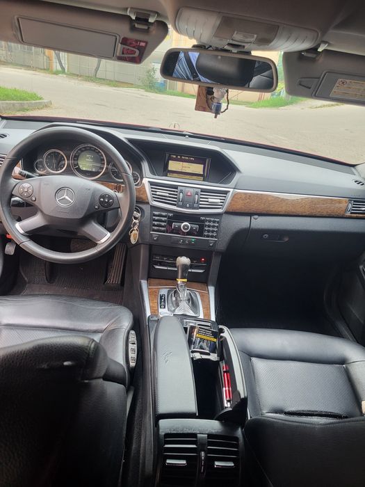 Vând Mercedes E200