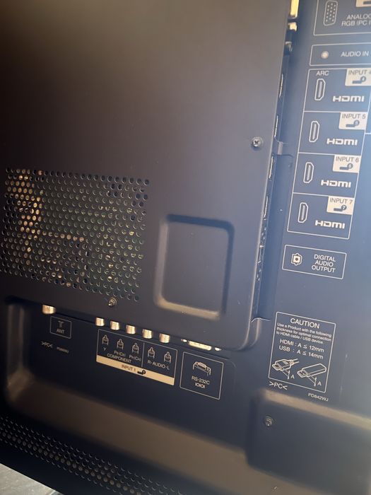 Продам телевизор и тумбу SHARP