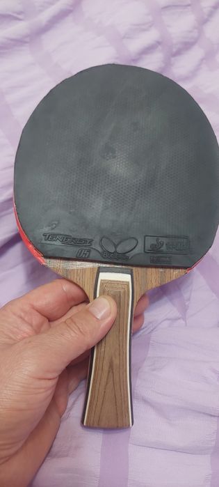 Paleta tenis de masa profesională Tenergy 05  și Tibhar