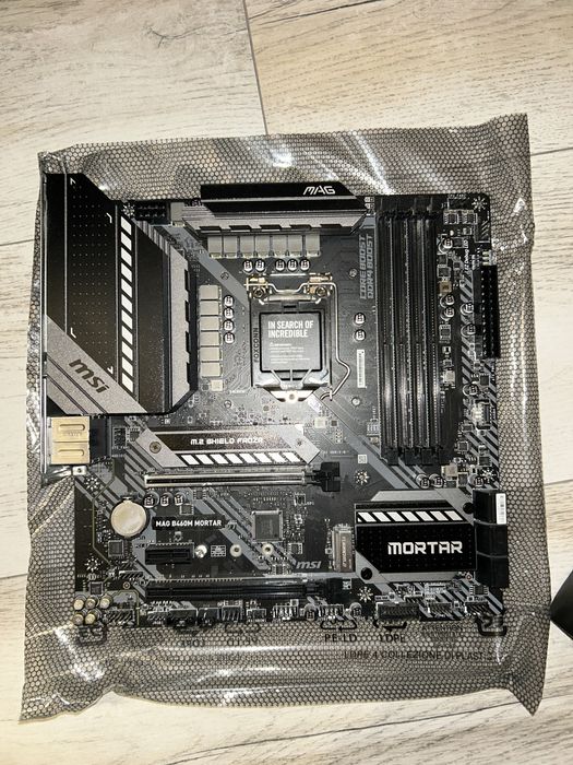 Placa de baza MSI B460M MORTAR  cu placa de expansiune PCI-E USB 3.0