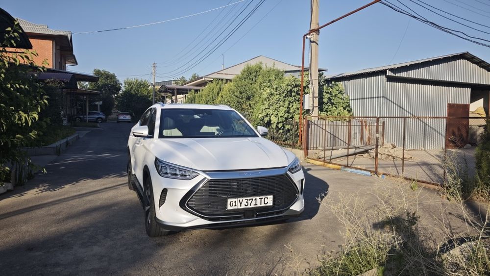 Byd song plus, poziciya 2, rangi oq, toza,