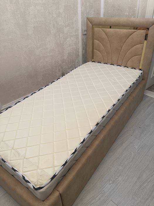 Кровать с матрасом + Письменный стол / Karavot va matras + Yazuv stoli