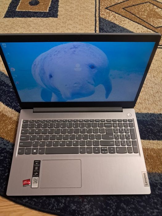 Laptop Lenovo cu incarcator