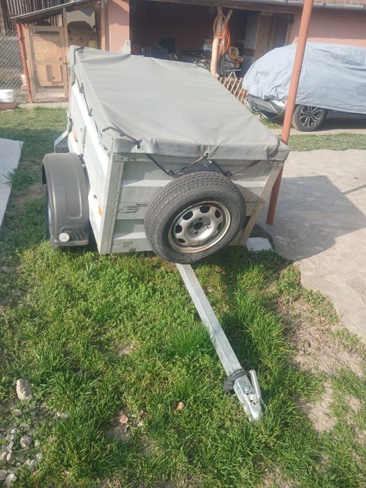 Remorcă auto 750 kg cu prelată – stare bună
