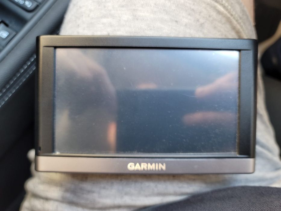 GPS Garmin nüvi® 2597LMT husa si ventuza