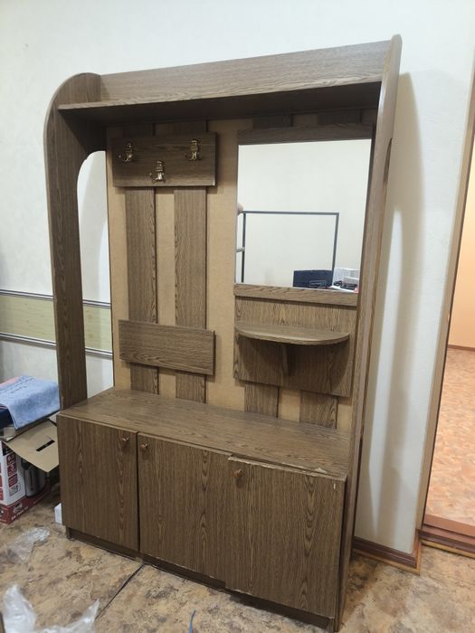 Шкаф в прихожую, вешалка