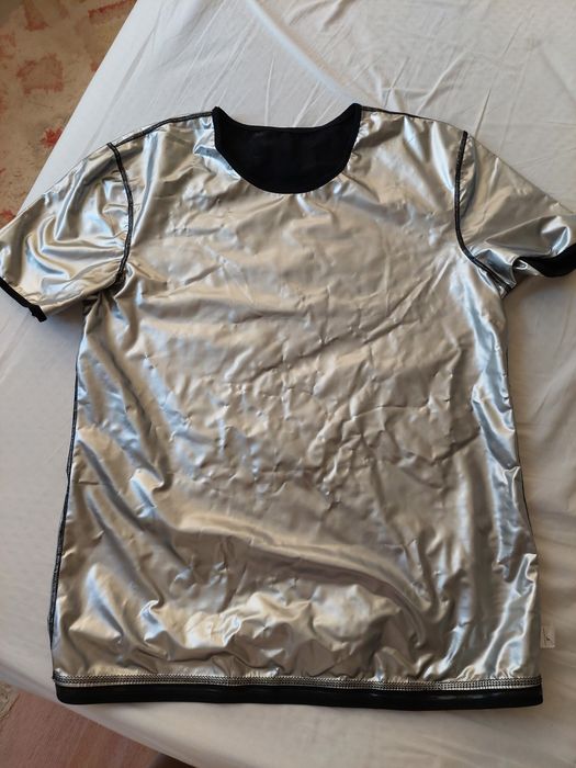 Тениска за отслабване или сауна