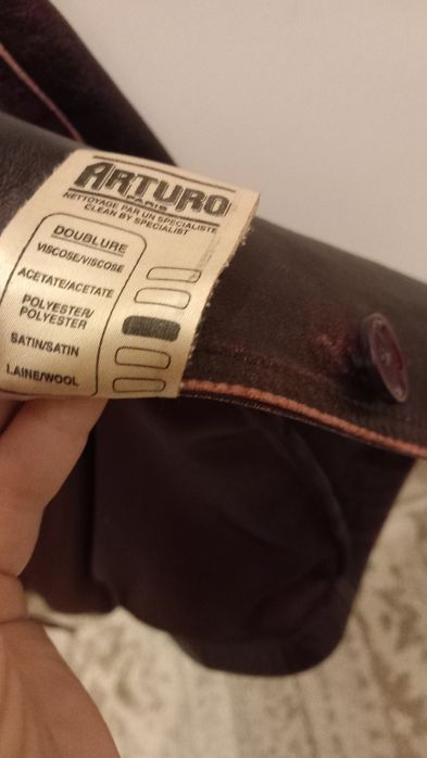 Haina din piele Arturo