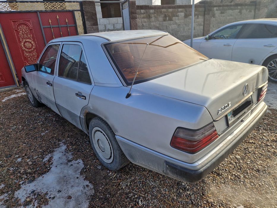 Мерседес Е 230. 102