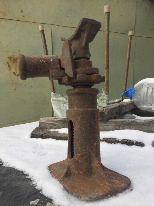 Продам домкрат б.у