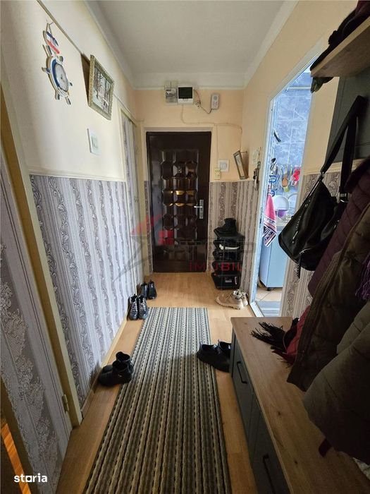 Alexandru cel Bun, 3 camere decomandat, geam la baie, liber