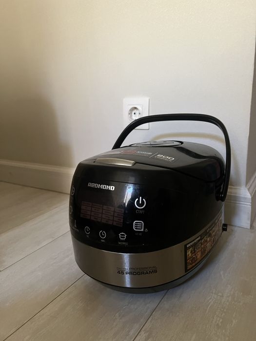 Продается мультиварка REDMOND