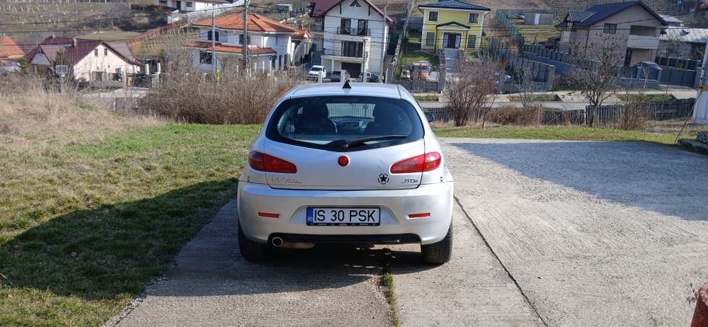 Vând Alfa romeo  147