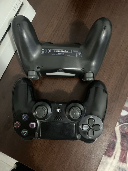 Ps 4 slim in stare buna perfect functionala CD de gta 5 si inca cateva jocuri instalate il dau cu tot cu fire si manete mentenanta facuta acm 2 sapt