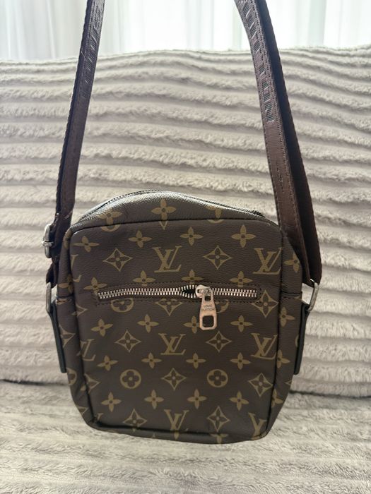 Geanta umar louis vuitton
