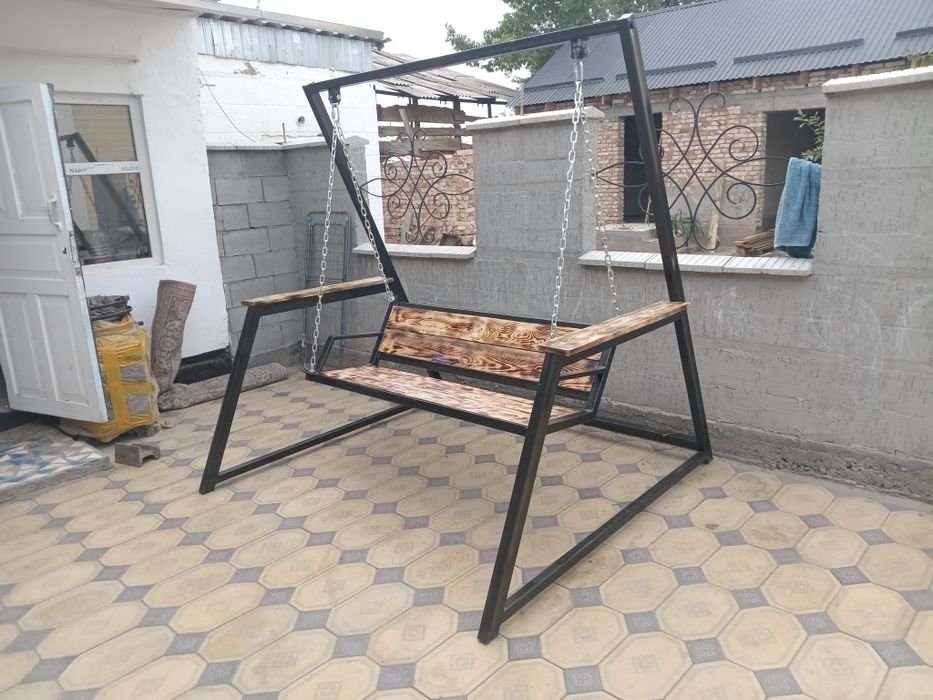 Мусорный бак, качеля, мангал