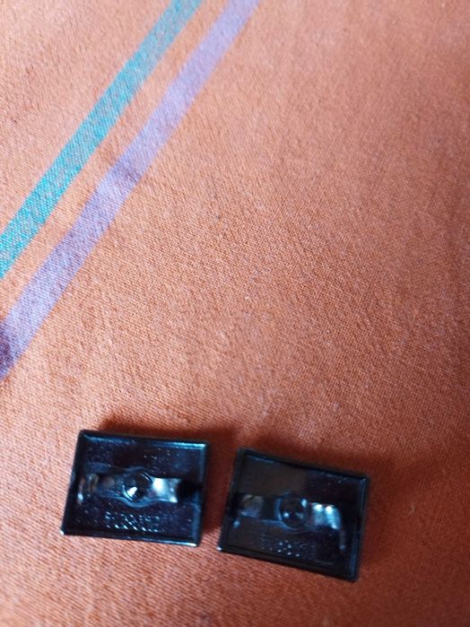 Set de doua accesorii negre de la: Laura Biagiotti! Cu sistem de prind