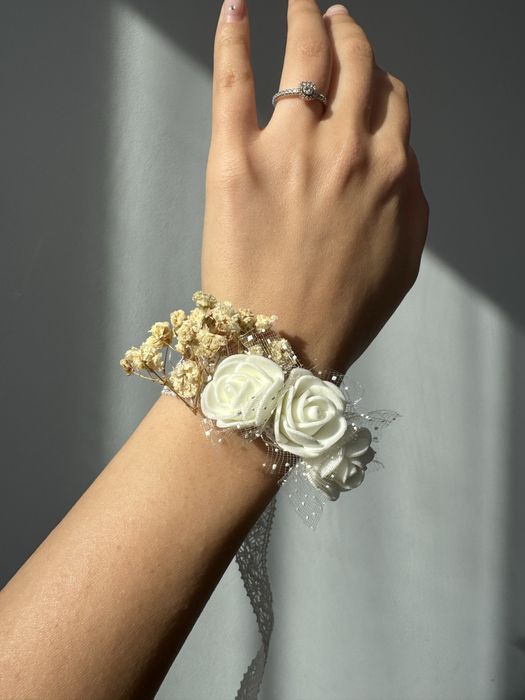 Бутониери и гривни