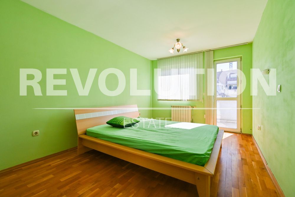 Дава се под наем Тристаен апартамент в София, Оборище - 140 кв.м за 800 € - Снимка #5