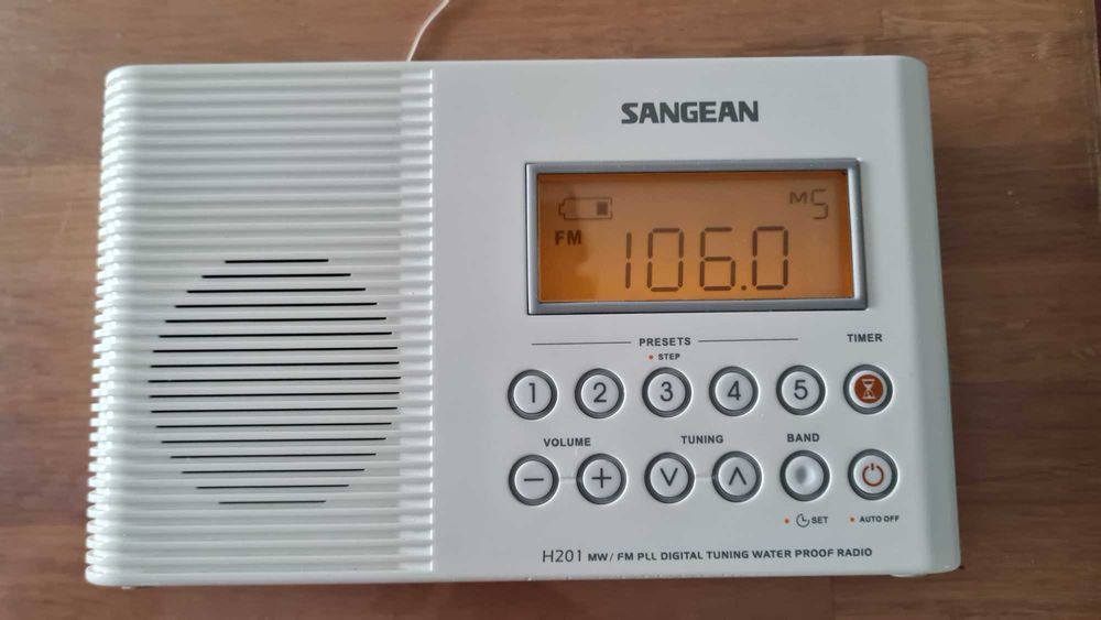 Преносимо влагоустойчиво радио Sangean H201