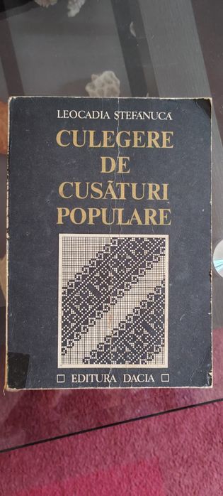 O superba carte de cusaturi populare