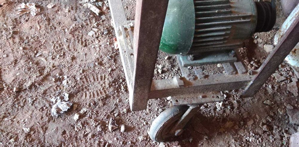 Циркуляр със люлка - за рязане на дърва