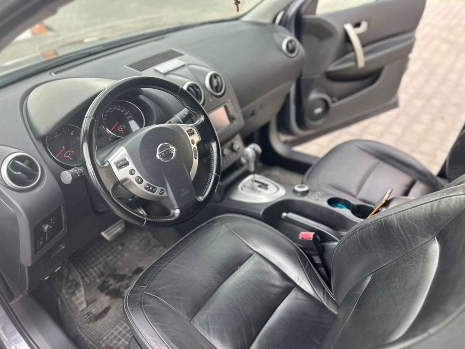 Автомобил Nissan Qashqai  5+2