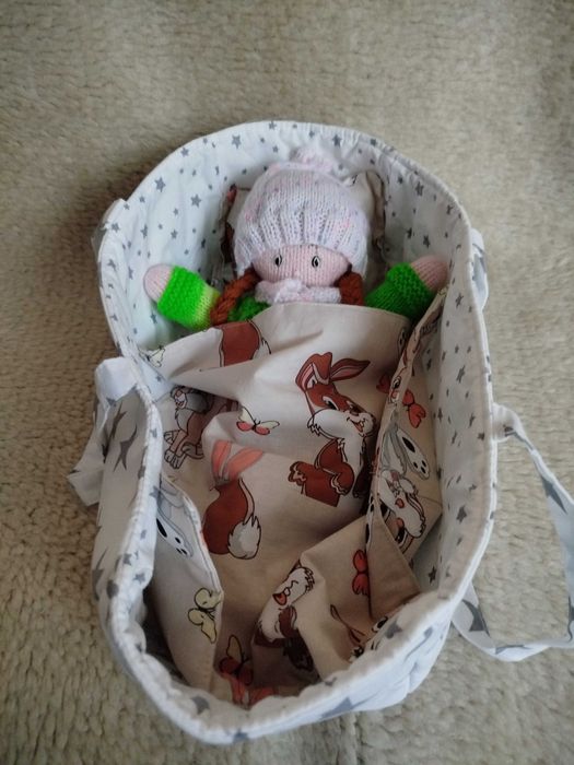 Плетена кукла с аксесоари и кошче