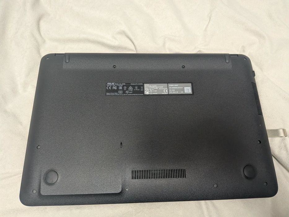 Laptop ASUS VivoBook 15 - Slim - 4GB RAM - Bonus KRESZ