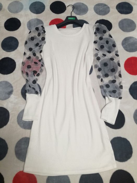 Rochie cu maneci transparente