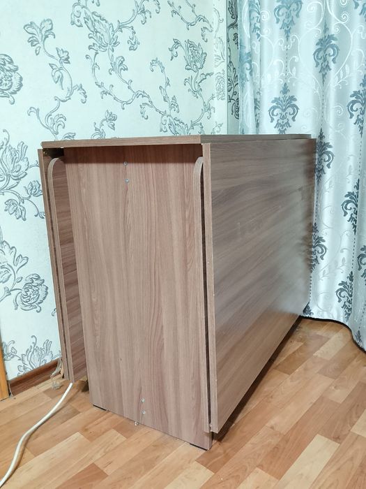 Стол для большой семьи