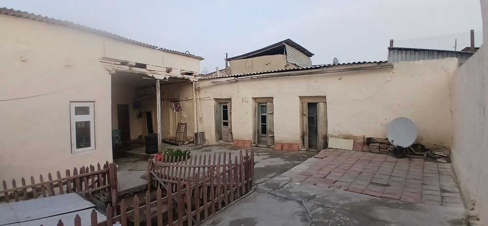 Eski waharda hovli sotiladi.