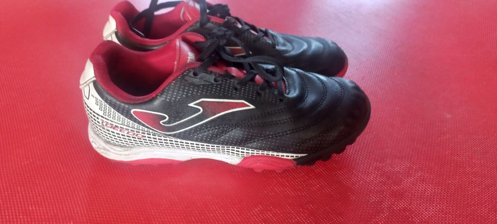 Футбольные бутсы joma