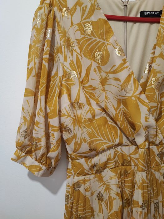 Rochie deosebita aproape noua