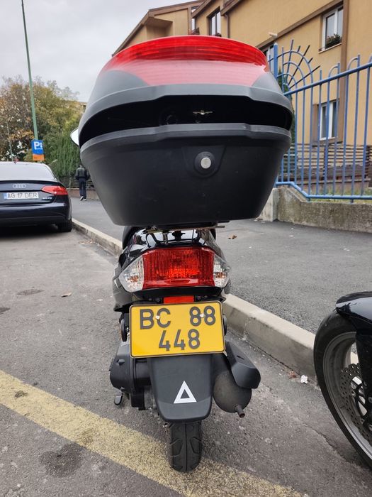 Vand scuter limitat 25 km, se conduce fără permis